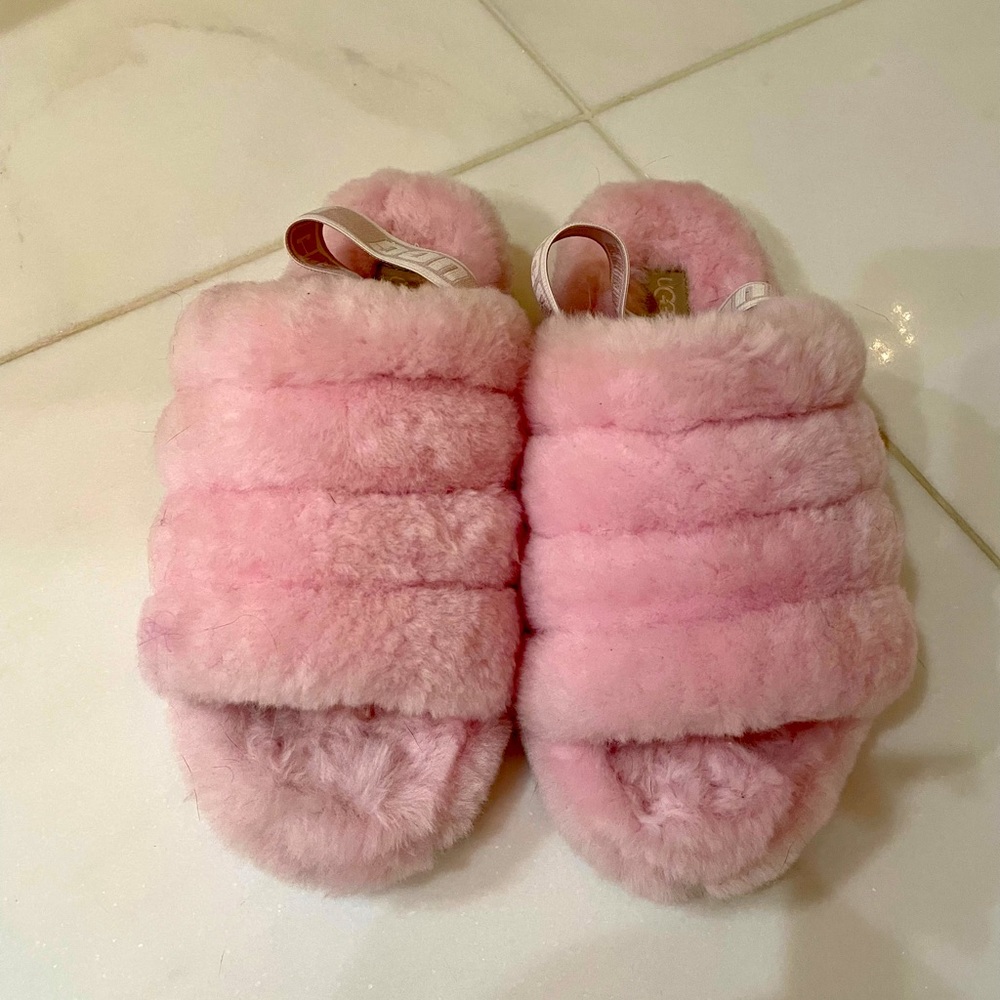 UGG SLIPPERS